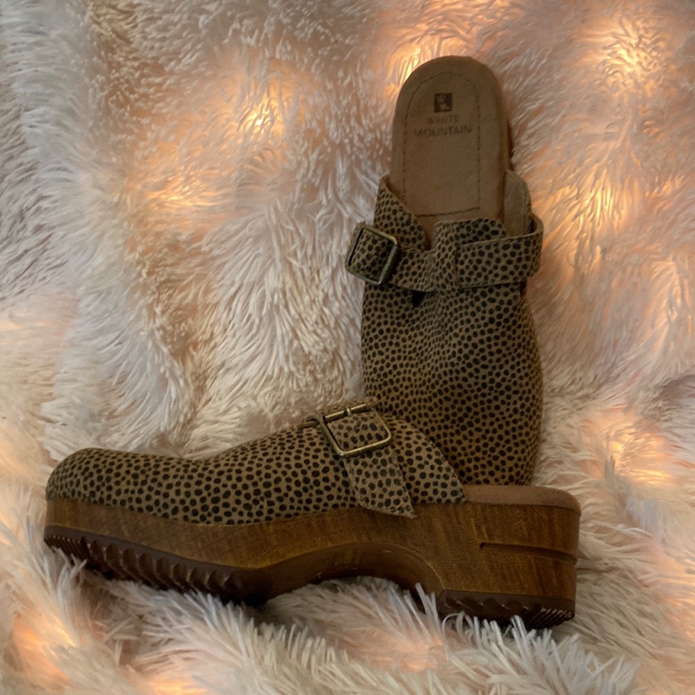 Retro-style clog